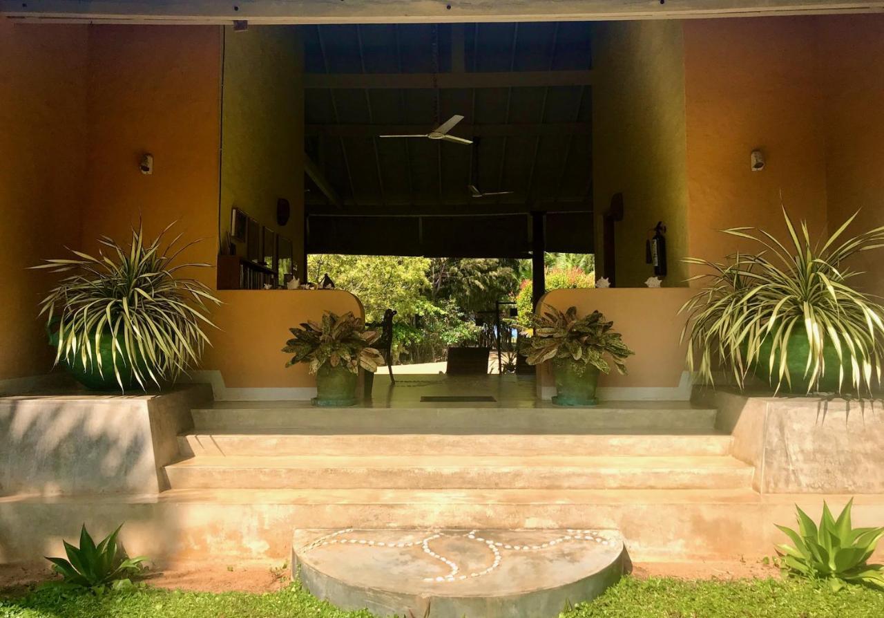Khomba Beach House Alankuda Extérieur photo