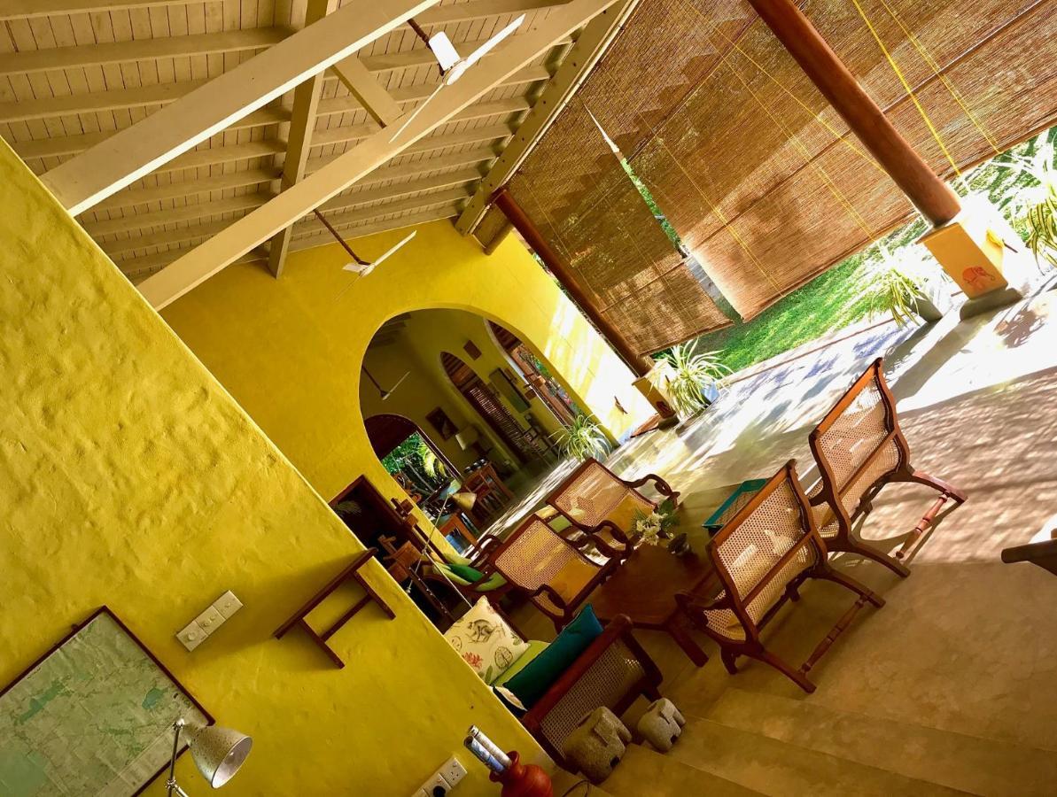 Khomba Beach House Alankuda Extérieur photo